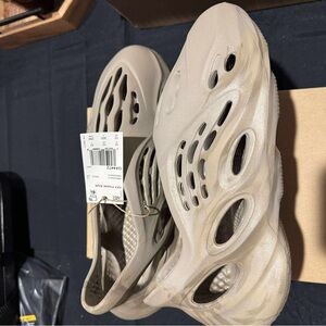 Mens Yeezy Foam RNNR ‘Sage’ - Size 12 - Brand New